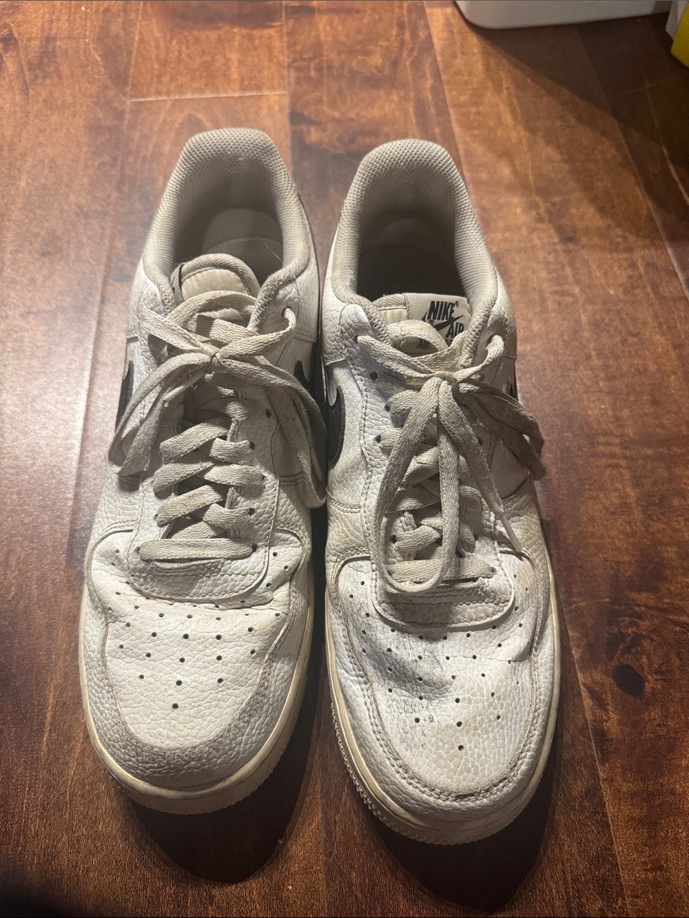 Nike White and Black Low-Top Sneakers